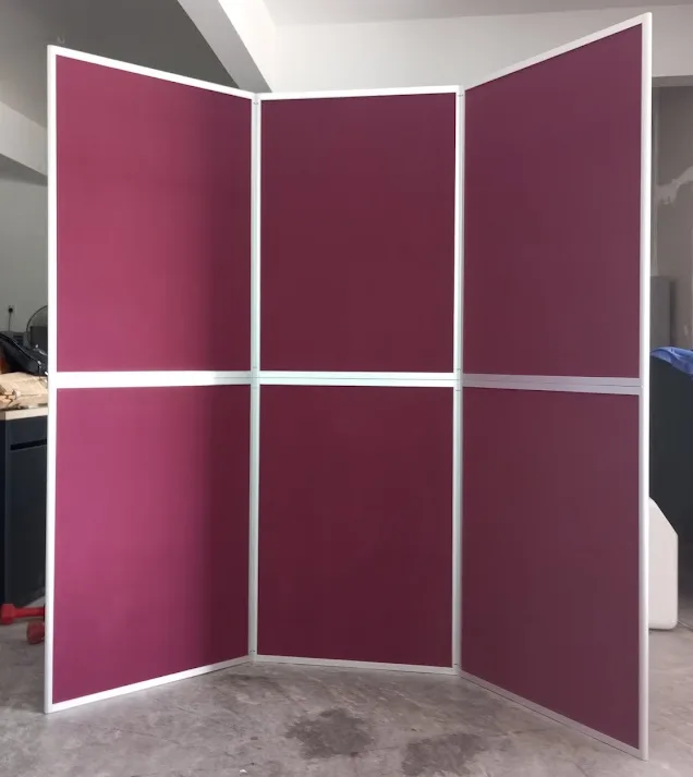Papan Pameran Lipat Maroon